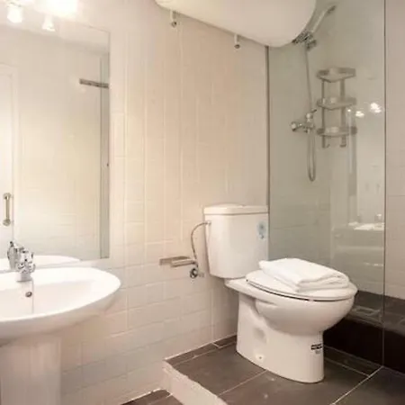 Appartamento Spacious For Families Near Park Guell *
