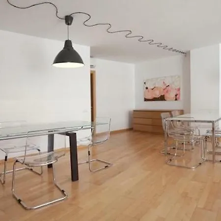 아파트 Spacious For Families Near Park Guell *