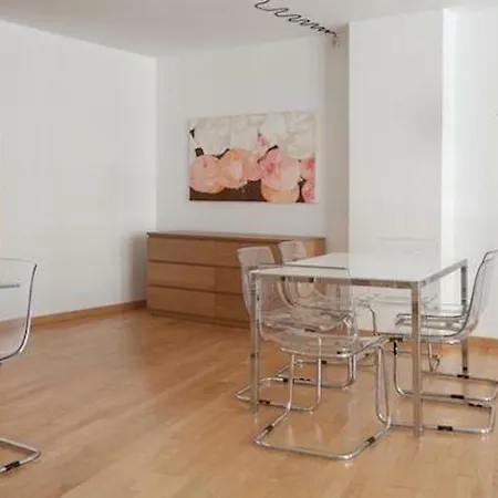 Spacious For Families Near Park Guell *