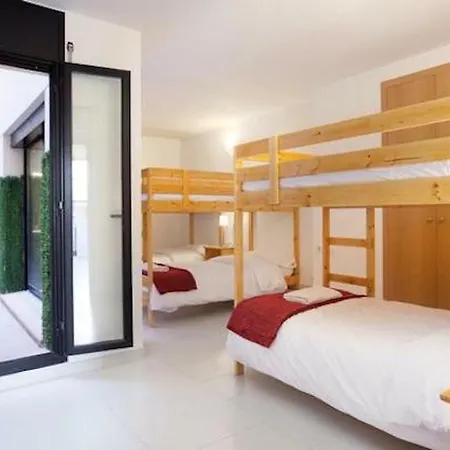 Spacious For Families Near Park Guell * 바르셀로나